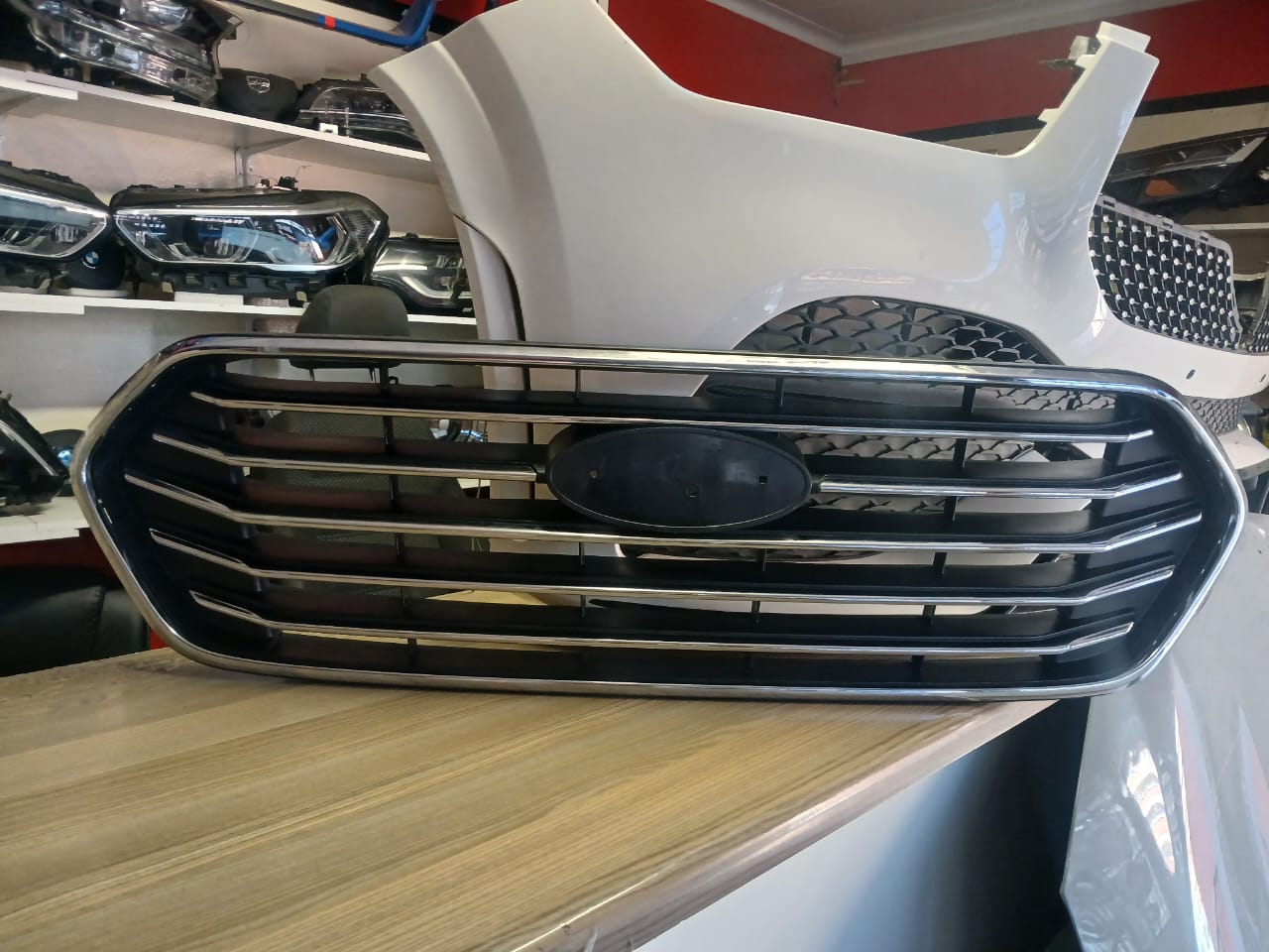 2023 FORD TRANSIT MAIN GRILL ON THE FRONT BUMPER - Private Seller 2023 FORD TRANSIT MAIN GRILL ON THE FRONT BUMPER - Private Seller