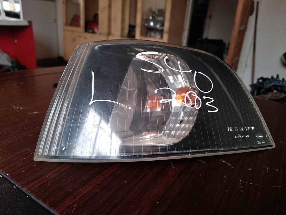 VOLVO S40 2003 LEFT CORNER LIGHT FOR SALE DELIVERY AVAILABLE COUNTRY WIDE - Private Seller VOLVO S40 2003 LEFT CORNER LIGHT FOR SALE DELIVERY AVAILABLE COUNTRY WIDE - Private Seller
