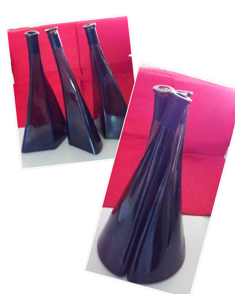3 Intertwined Vintage Wine Decanters (empty).Volume each 1ltr. Height 35cm.Stand 3 Intertwined Vintage Wine Decanters (empty).Volume each 1ltr. Height 35cm.Stand