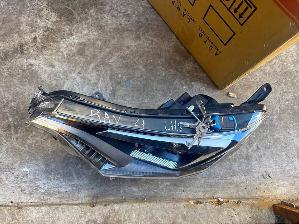 Toyota RAV4 left side led headlight - Private Seller Toyota RAV4 left side led headlight - Private Seller