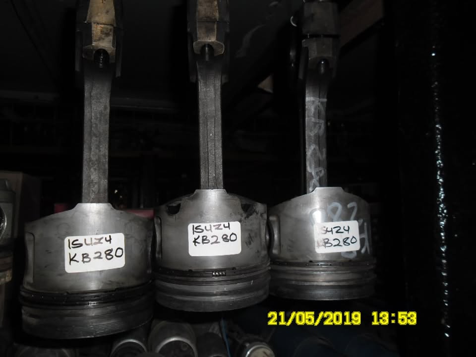 Isuzu KB280 piston and conrod - Private Seller Isuzu KB280 piston and conrod - Private Seller