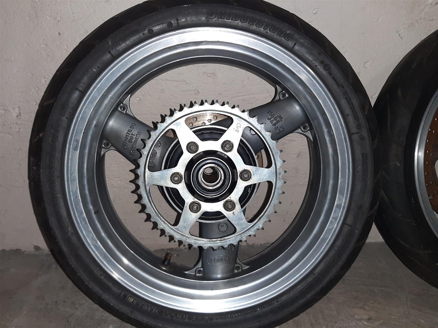 Zx9r wheels and tyres B-model