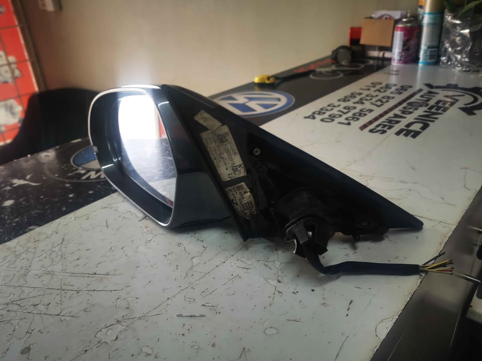 Audi A6 LHS complete mirror - Private Seller Audi A6 LHS complete mirror - Private Seller
