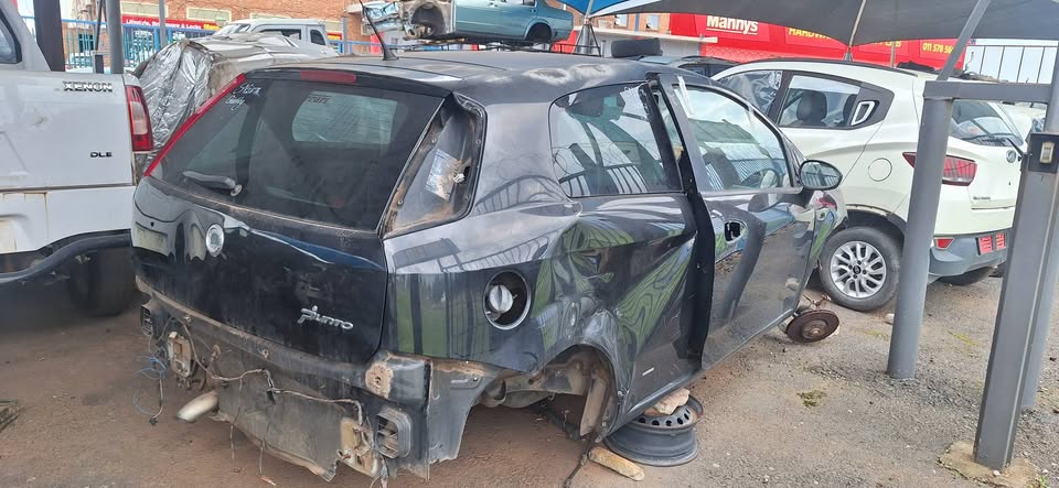 Fiat punto strpping for spares - Private Seller Fiat punto strpping for spares - Private Seller