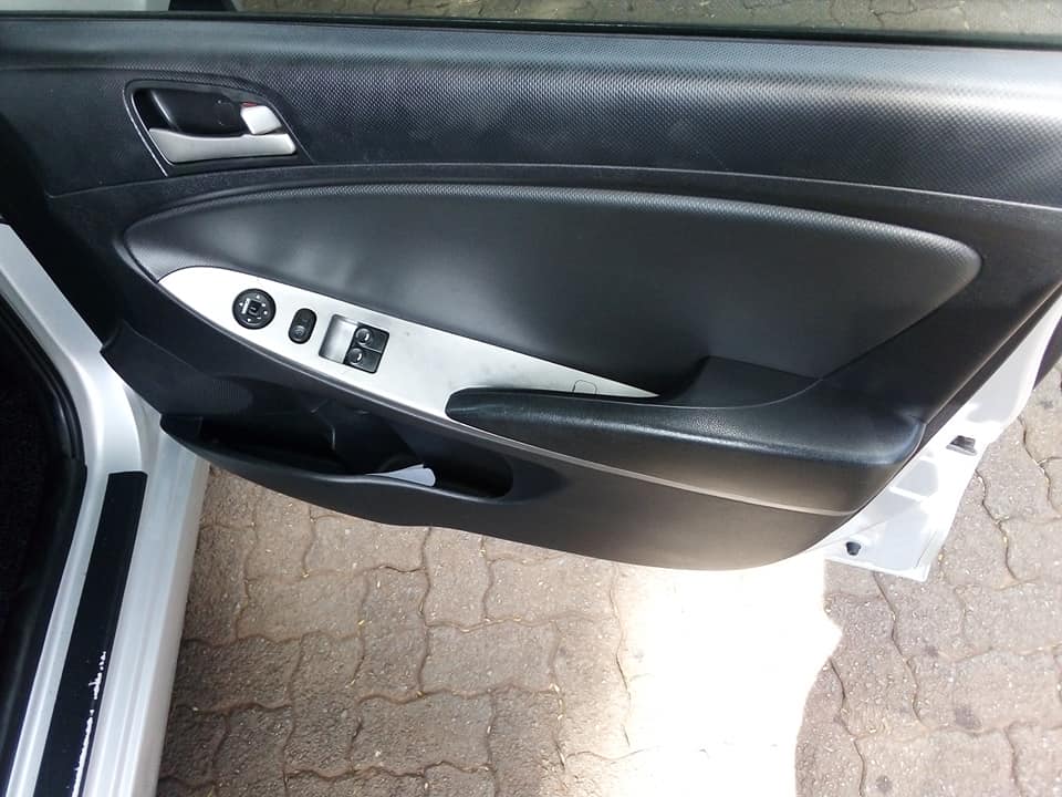 2015 HYUNDAI ACCENT SEDAN 1.6Motion MANUAL SILVER COLOR