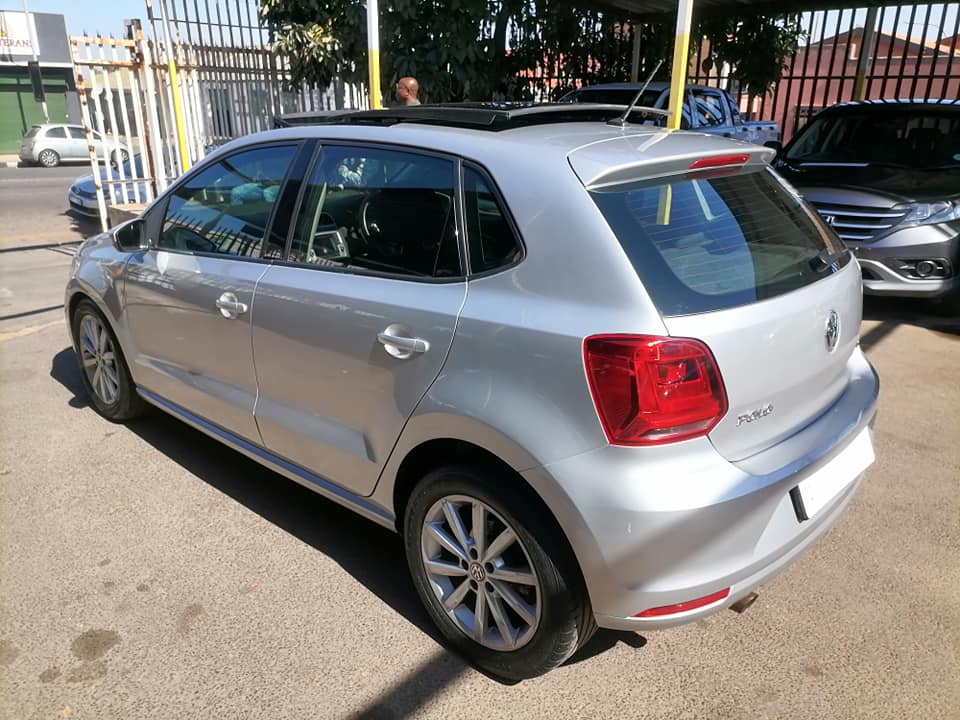 2017 Volkswagen polo 1.2 TSI Comfortline Sunroof and Automatic