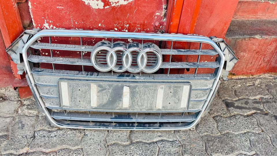 Audi A4 grill 2012 - Private Seller Audi A4 grill 2012 - Private Seller