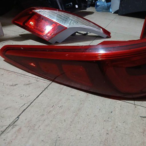 kia sportage taillight - Private Seller