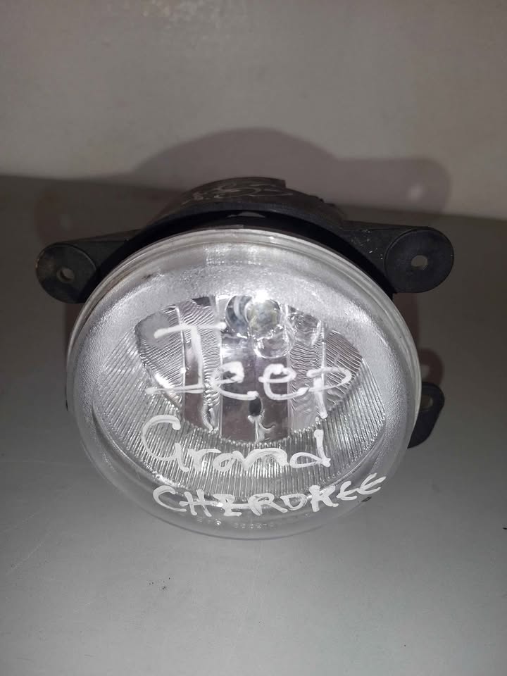 JEEP GRAND CHEROKEE RIGHT FOG LIGHT FOR SALE - Private Seller
