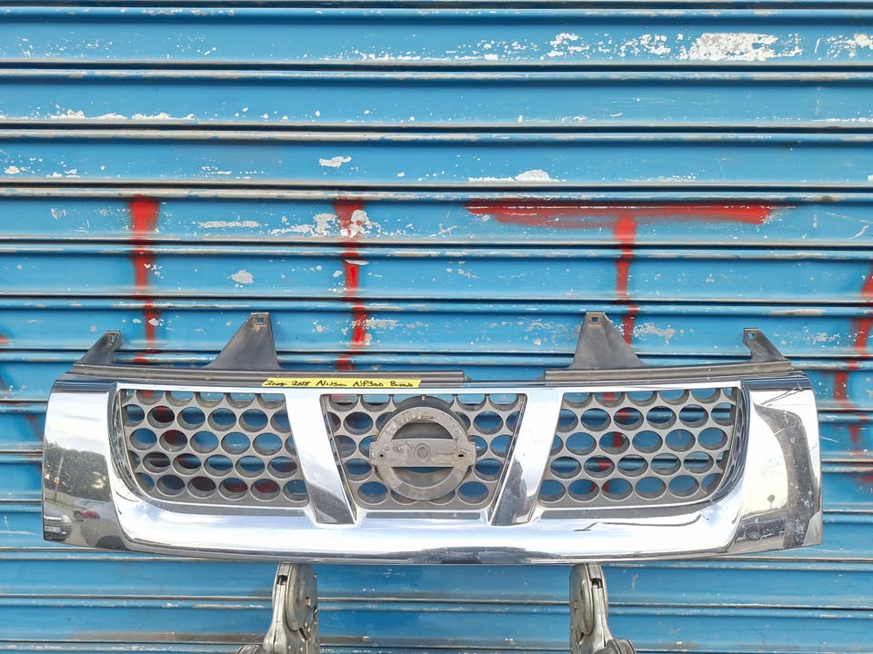 Nissan Np300 Bakkie Front Top Grille (2009 - 2018) - Private Seller Nissan Np300 Bakkie Front Top Grille (2009 - 2018) - Private Seller