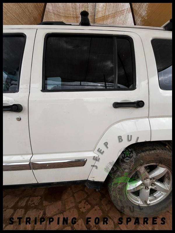 2.8 Jeep Cherokee KK 2010 (Auto): Second Hand Doors - Private Seller 2.8 Jeep Cherokee KK 2010 (Auto): Second Hand Doors - Private Seller