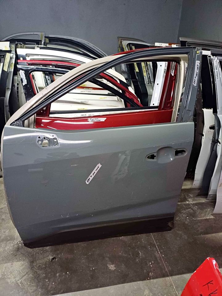 Toyota RAV4 Door 2020 At Bumper & Headlights Auto Parts - Private Seller Toyota RAV4 Door 2020 At Bumper & Headlights Auto Parts - Private Seller