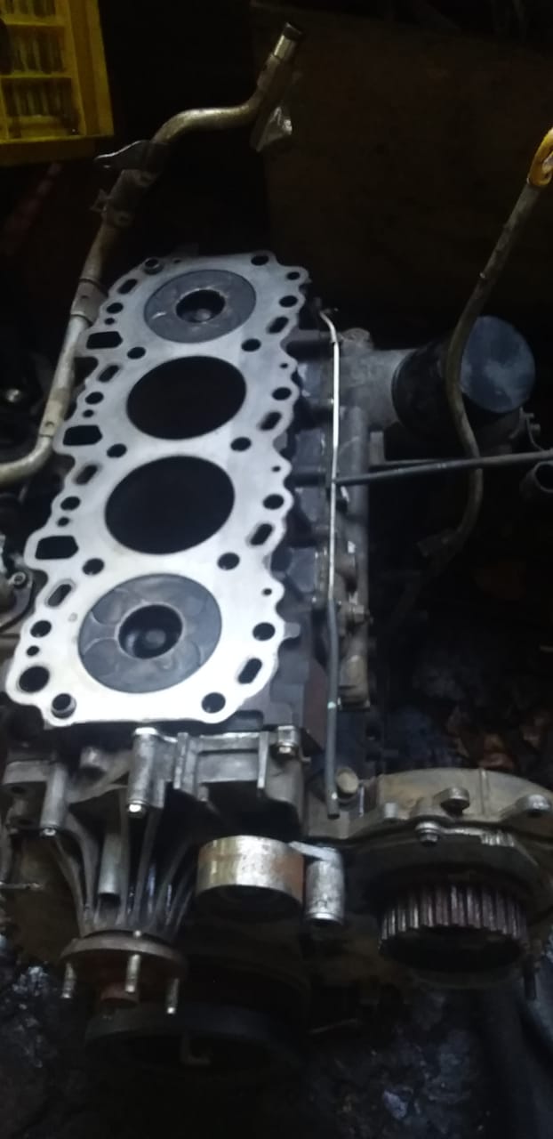 Toyota Hilux 2.5D4D Sub Assembly - Private Seller Toyota Hilux 2.5D4D Sub Assembly - Private Seller