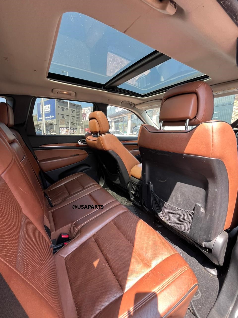 Jeep Grand Cherokee 3.6 WK2 — Breaking for Interior Spare Parts 🚗🔧 - Private Seller