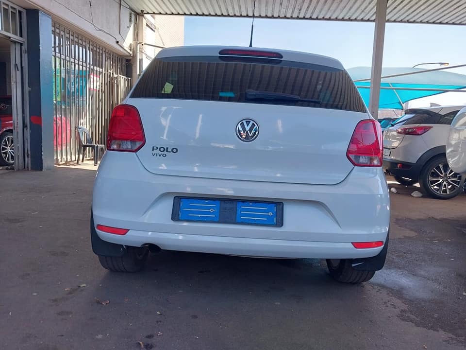 2018 VOLKSWAGEN POLO VIVO 1.4 50 000KM WHITE COLOR MANUEL PETROL