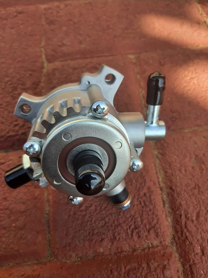 TOYOTA HILUX 3L/5L VACUUM PUMP. BRAND NEW. FOR VARIOUS OTHER CARS TOO - Private Seller TOYOTA HILUX 3L/5L VACUUM PUMP. BRAND NEW. FOR VARIOUS OTHER CARS TOO - Private Seller