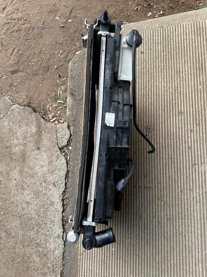 Kia Rio radiator set with fan - Private Seller