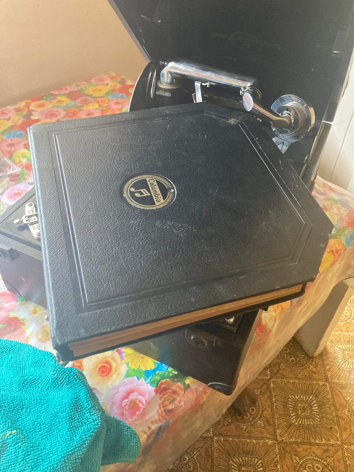 Antique Gramophone player: Viva-Tonal Columbia Grafonola 202A