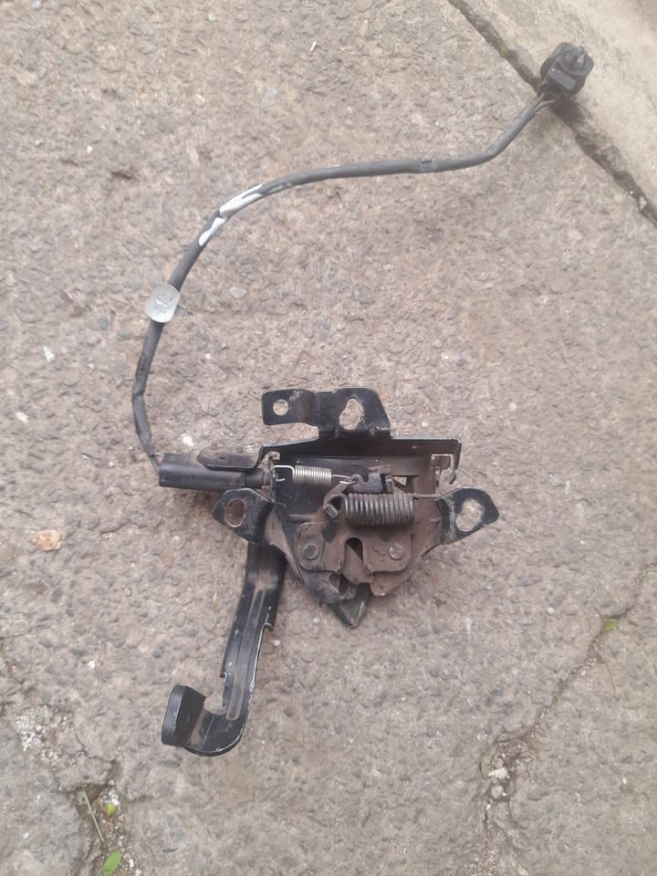 KIA RIO BONNET LOCK AVAILABLE - Private Seller