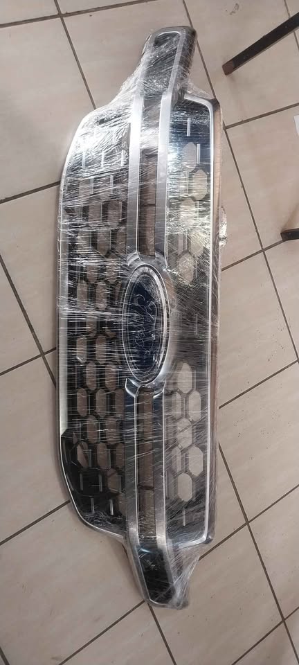 FORD RANGER T9 CHROME FRONT GRILL WITH CAMERA