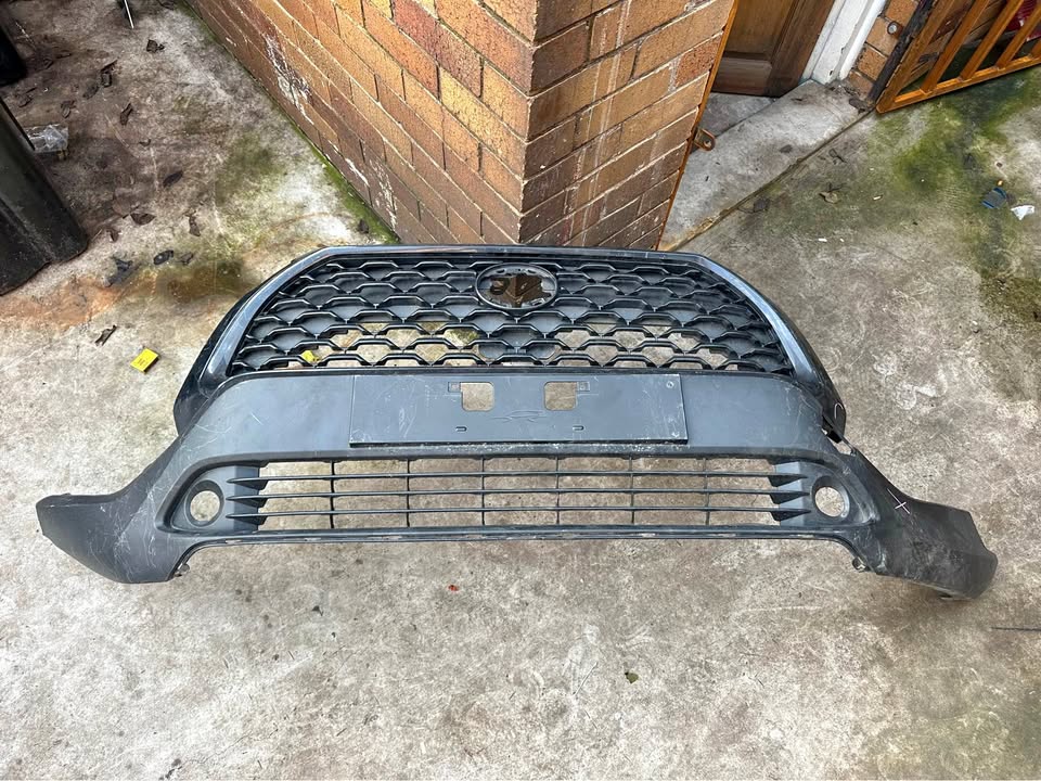 Toyota Corolla cross top and lower grille - Private Seller Toyota Corolla cross top and lower grille - Private Seller