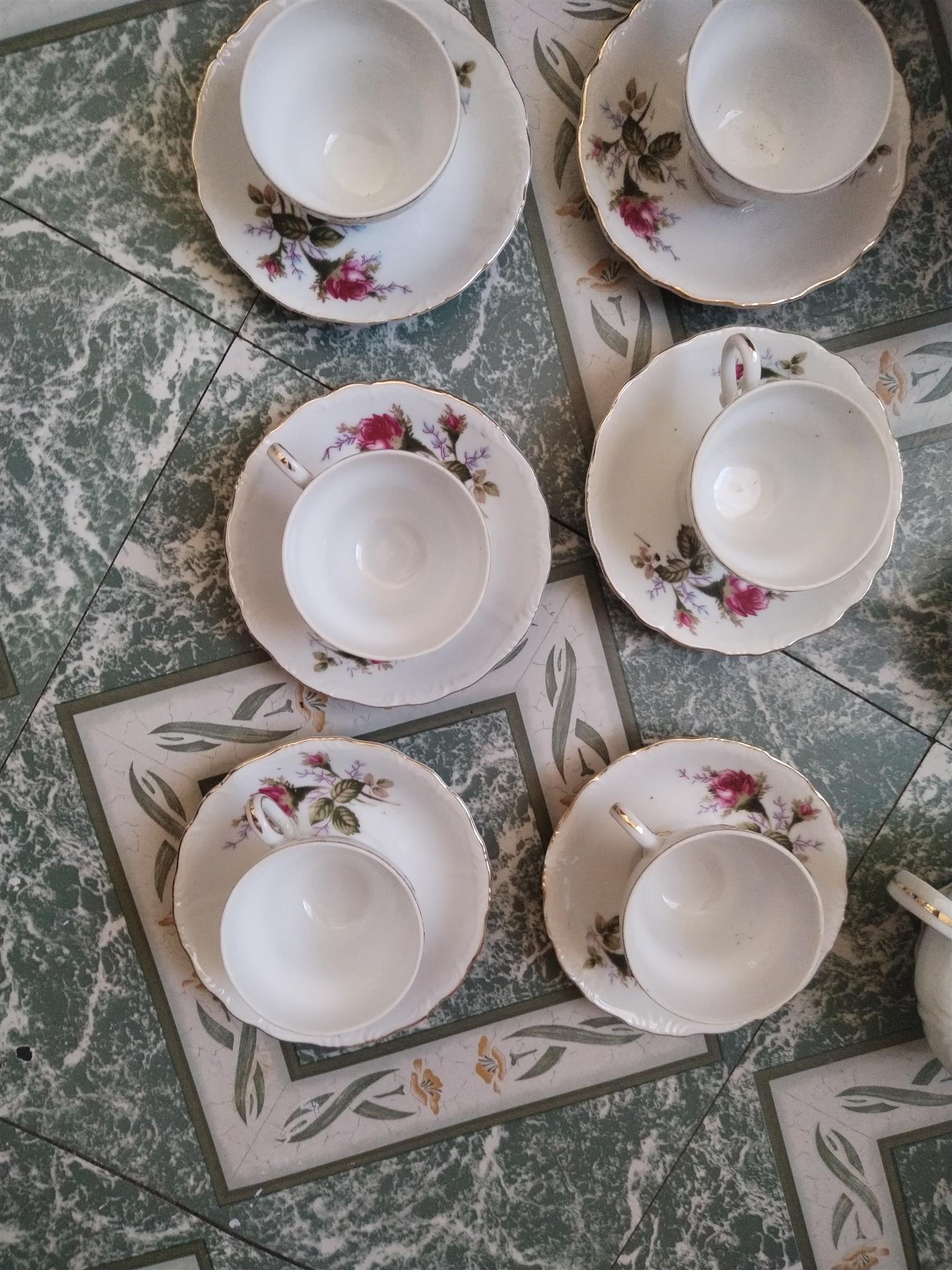 Vintage Teaset, small and dainty for High tea, demo
