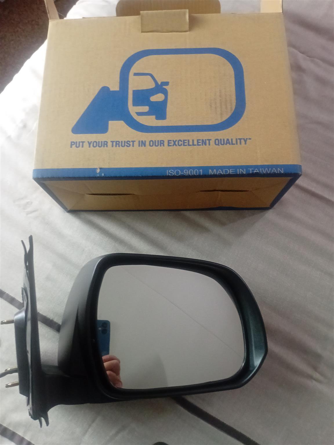 Toyota Electric door mirror with indictor - Private Seller Toyota Electric door mirror with indictor - Private Seller