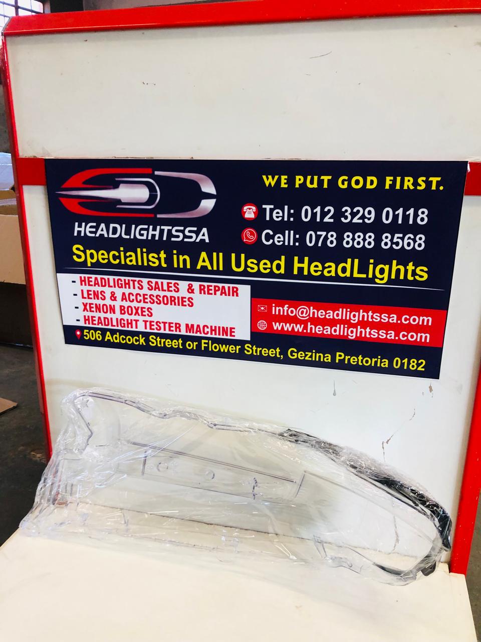 Toyota Land Cruiser LC200 right side headlight replacement lens (2016) - Private Seller Toyota Land Cruiser LC200 right side headlight replacement lens (2016) - Private Seller