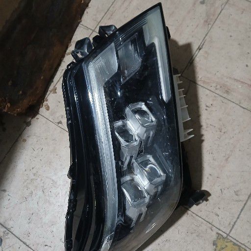 Nissan Navara headlight - Private Seller Nissan Navara headlight - Private Seller
