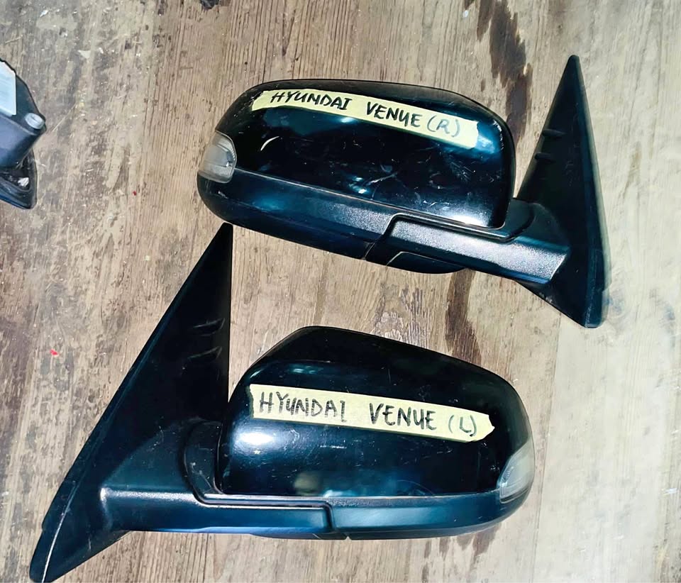 Hyundai Venue side mirrors - Private Seller Hyundai Venue side mirrors - Private Seller