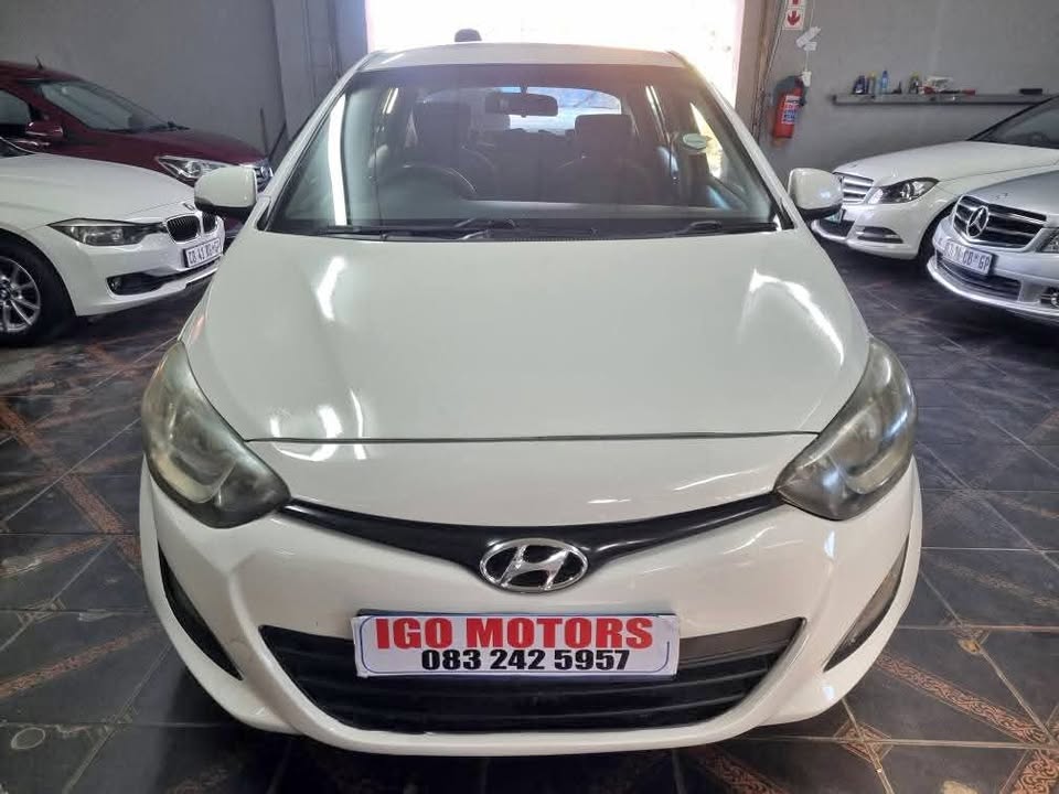 2013 Hyundai i20 1.4Manual 90000km Mechanically Perfect with Clothes Seat interior