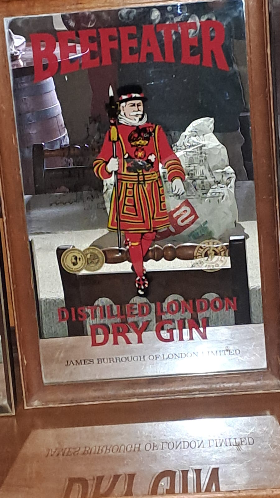 Bar mirrors with Gants and other alcohol emblems on