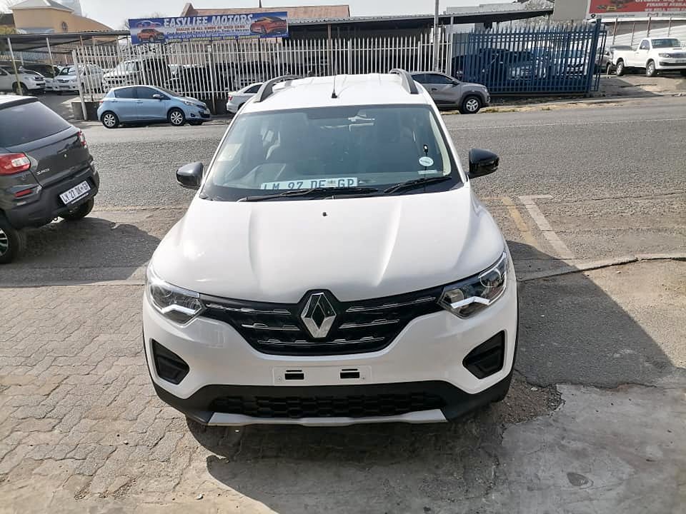 2024 Renault Triber 1.0 Dynamic Seven seater with a Nice interior seat and Service book
