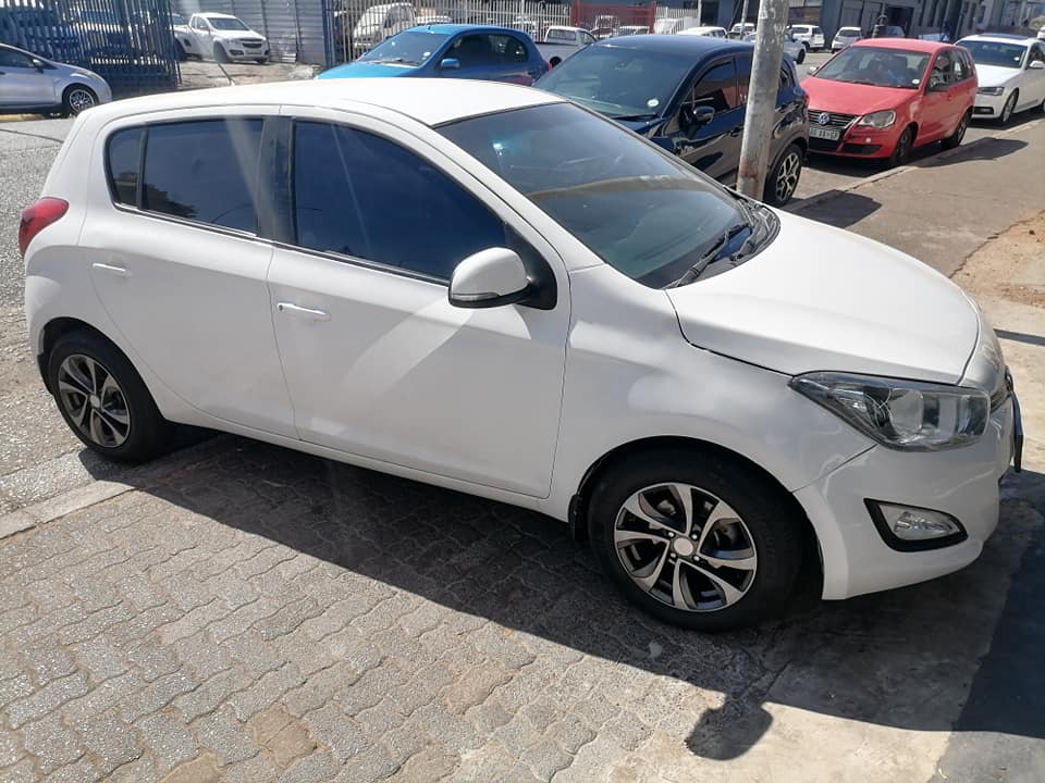 2014 Hyundai i20 1.4 Fluid with a Nice interior seat