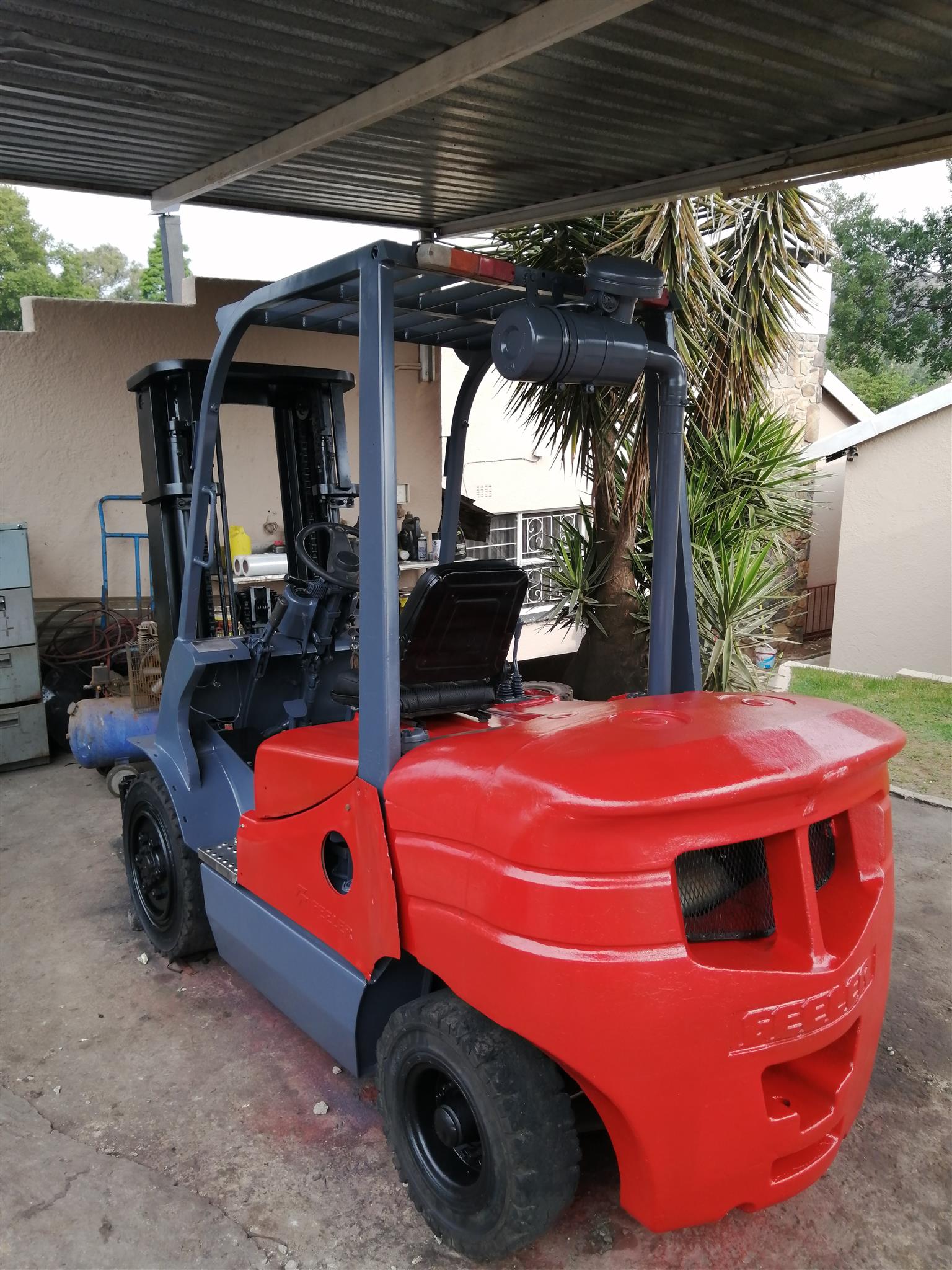 Forklifts for sale. We buy and sell second hand and refurbished ...