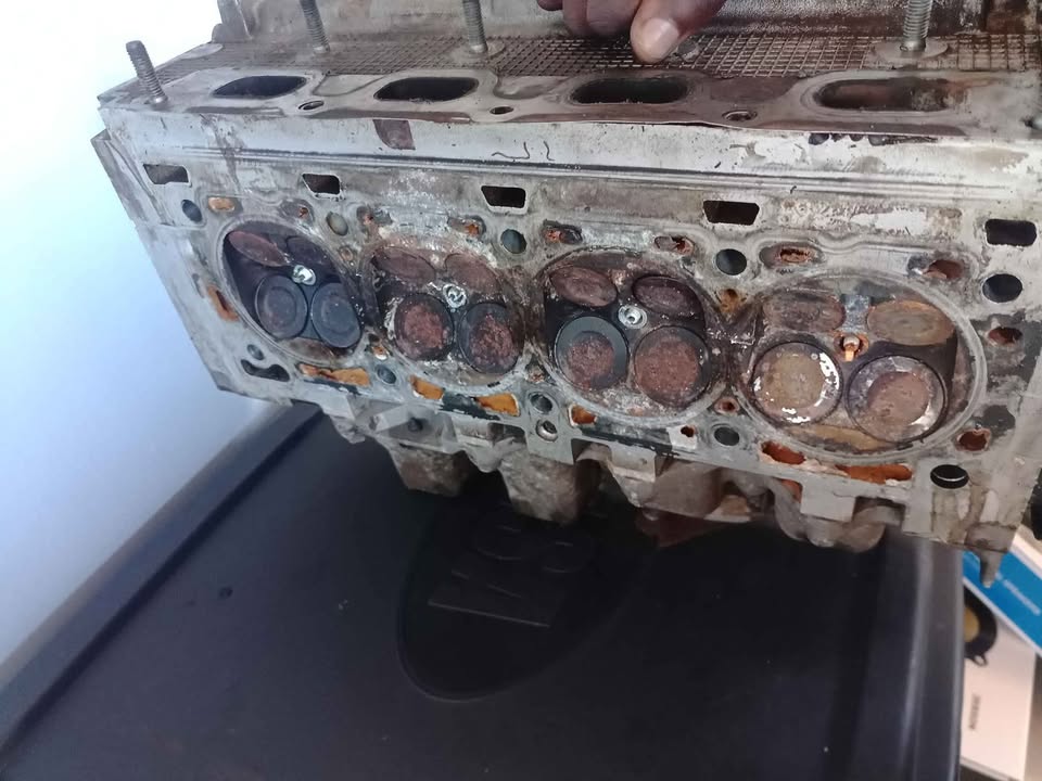 1.6 16v Renault megane cylinder head - Private Seller 1.6 16v Renault megane cylinder head - Private Seller