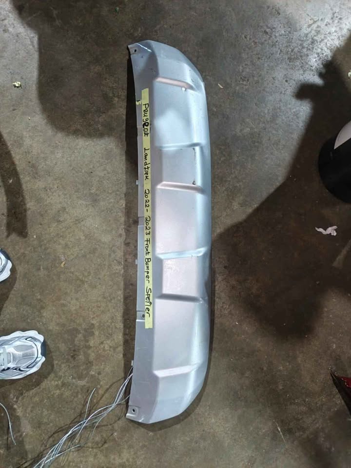 Peugeot Landtrek 2022 /23 bumper spoiler - Private Seller Peugeot Landtrek 2022 /23 bumper spoiler - Private Seller