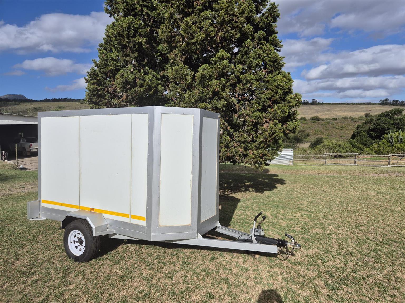 1.5 Ton Trailer Box (Cooling Pannels) | Junk Mail Marketplace