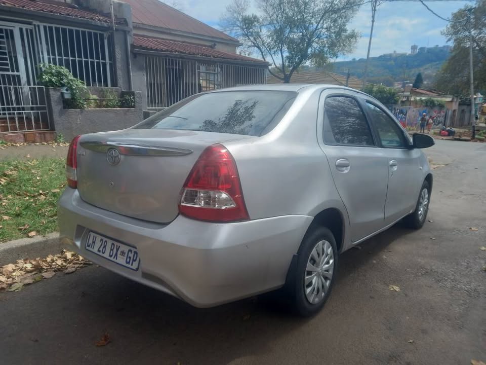 2015 TOYOTA ETIOS SEDAN 1.5 PETROL, MANUAL, SILVER