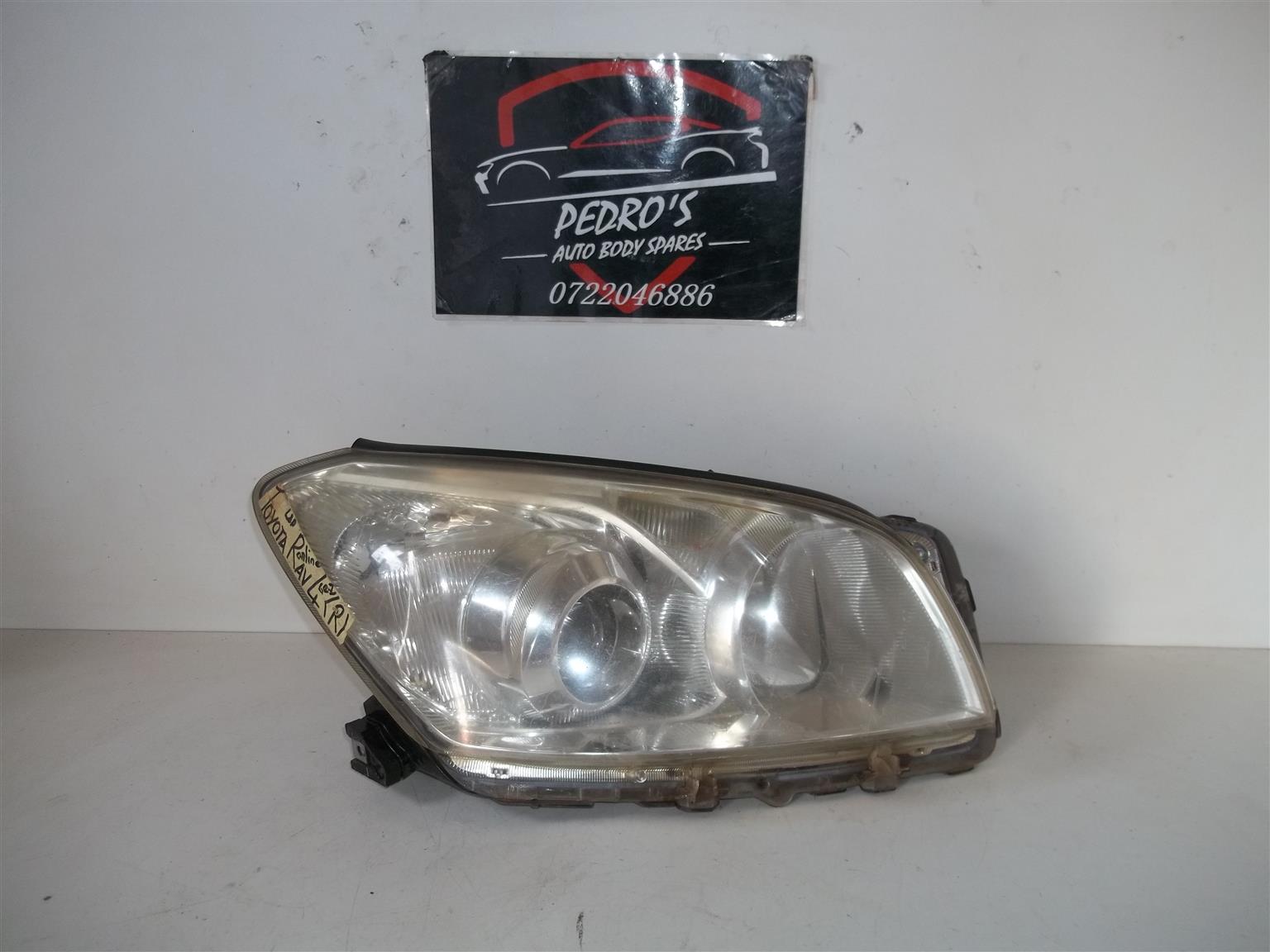 Toyota Rav 4 '09-'12 right headlight - Private Seller Toyota Rav 4 '09-'12 right headlight - Private Seller