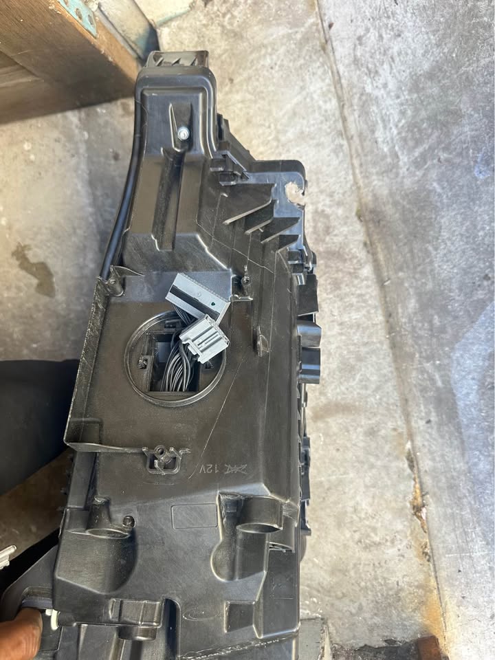 Volvo XC60 Left side Full LED headlight - Private Seller Volvo XC60 Left side Full LED headlight - Private Seller