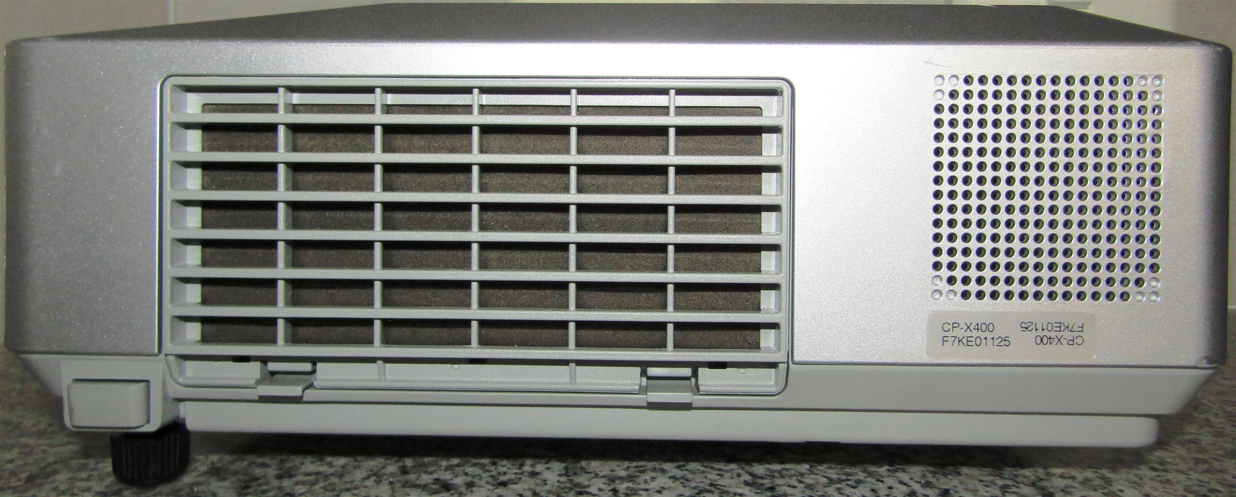 Hitachi CP-X400 LCD Projector