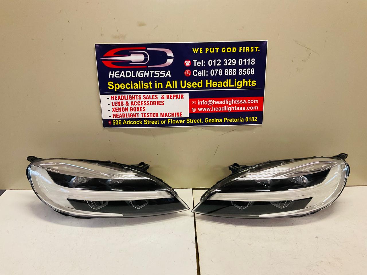 Volvo V40 left and right side Full LED system headlights - Private Seller Volvo V40 left and right side Full LED system headlights - Private Seller