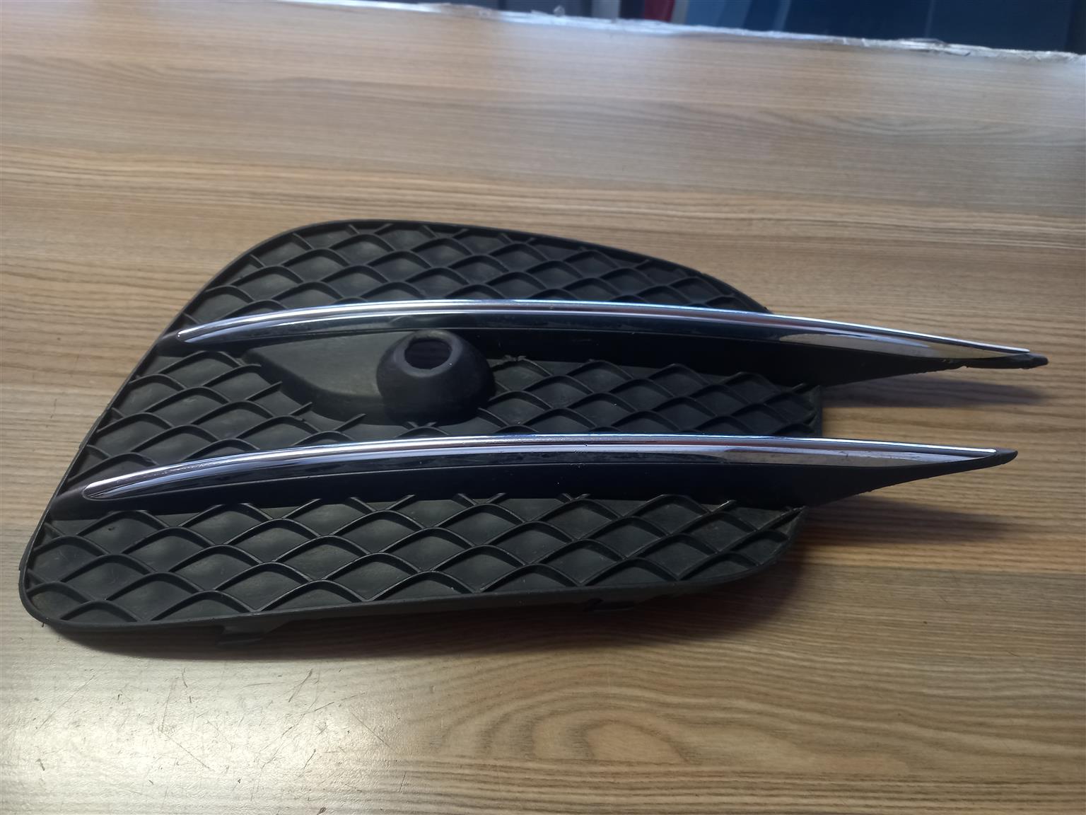 2021 MERCEDE BENZ V-CLASS W447 RIGHT FOGLIGHT COVER FOR SALE - Private Seller 2021 MERCEDE BENZ V-CLASS W447 RIGHT FOGLIGHT COVER FOR SALE - Private Seller