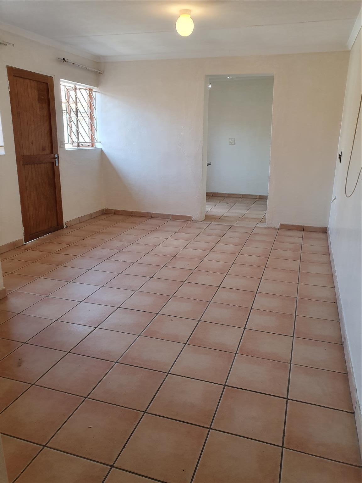 Spacious 1 Bedroom Cottage In Eldorado Park 