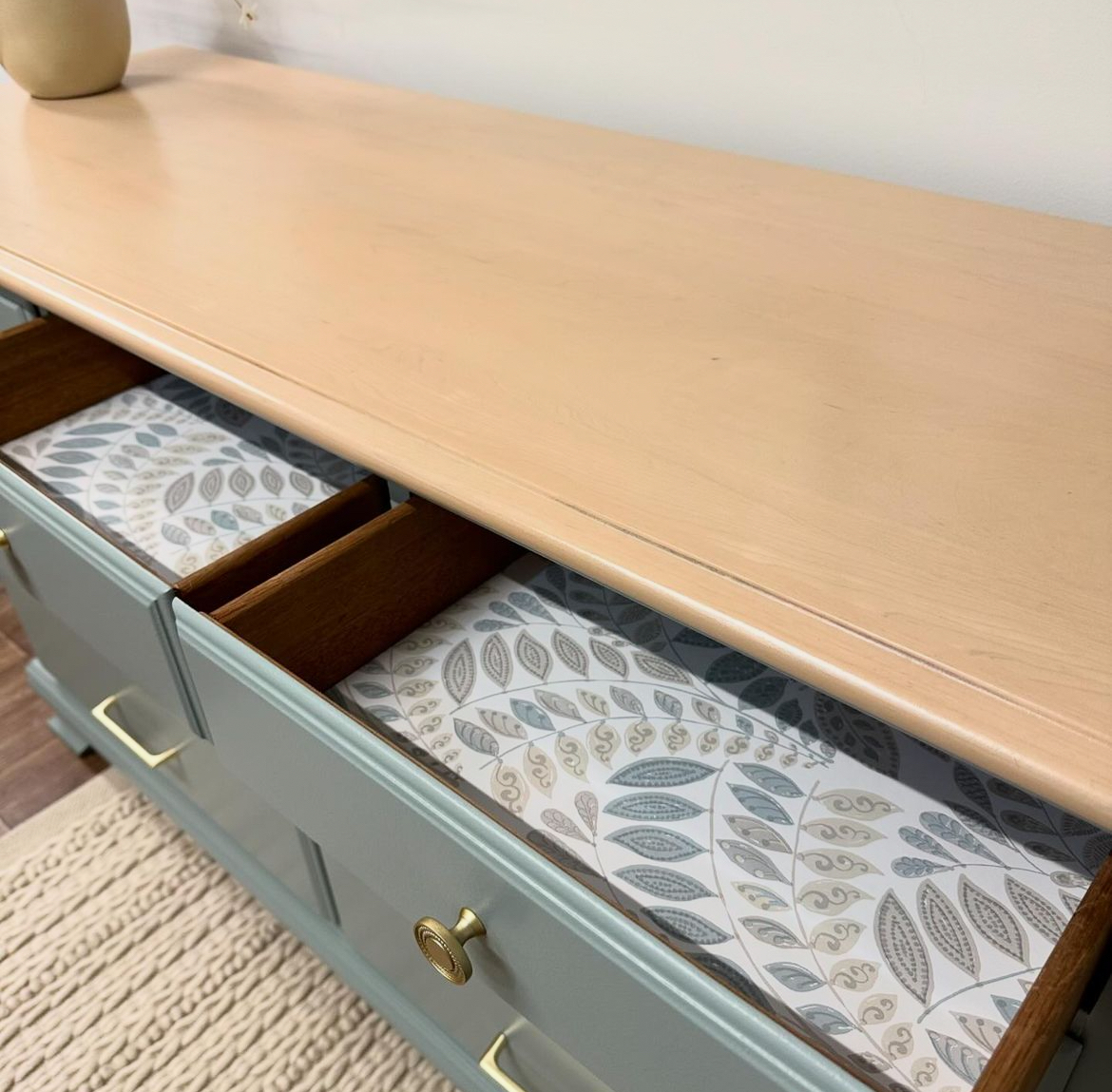 Benjamin Moore Top Wood Dresser