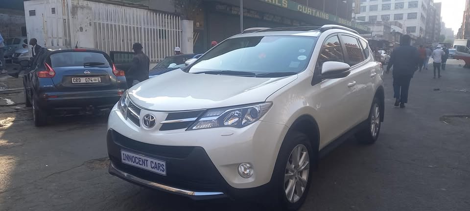 2015 TOYOTA RAV4 2.0 ENGINE, AUTOMATIC TRANSMISSION, 89000KM LEATHER SEATS, SUNROOF