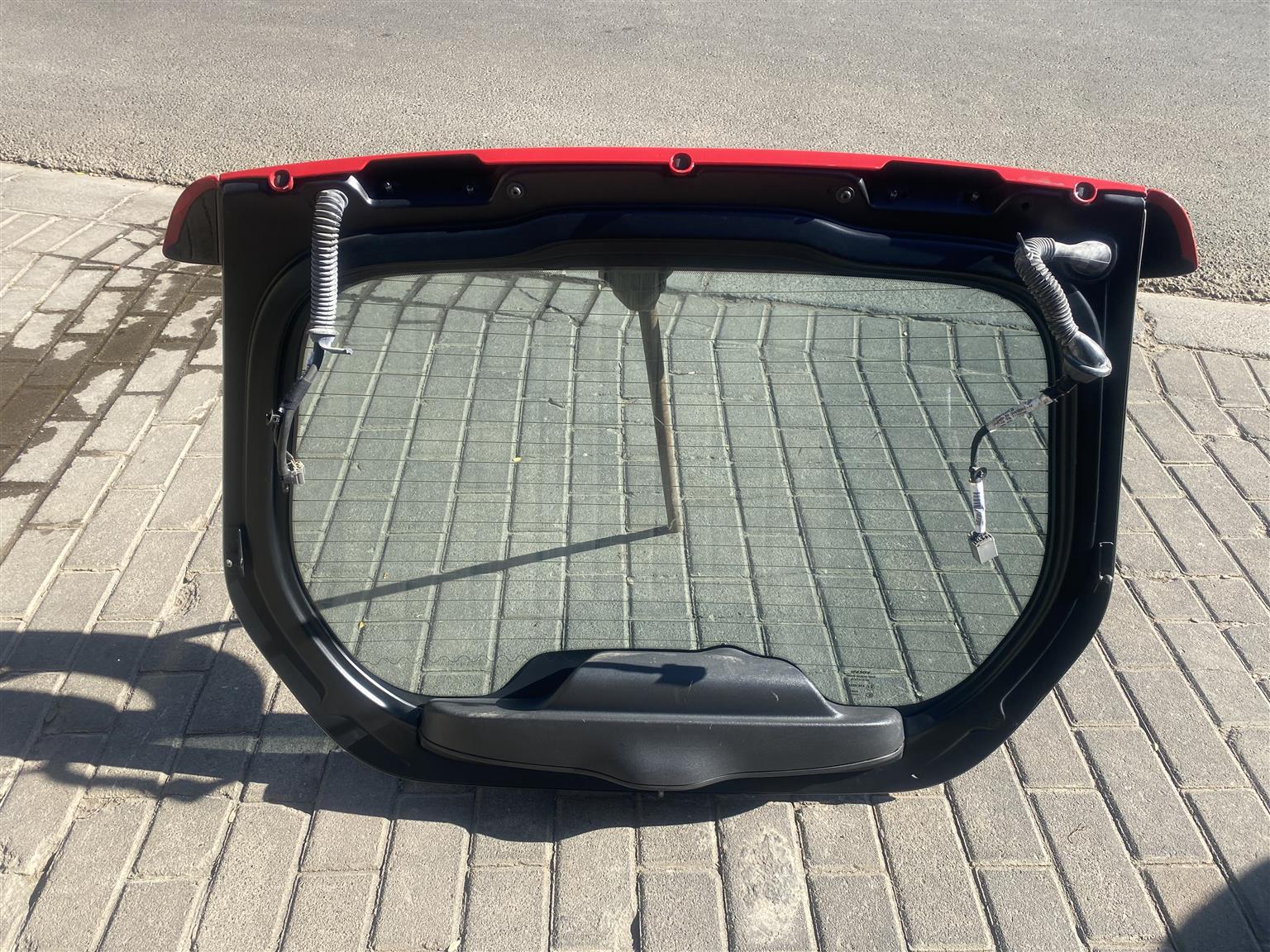2013 VOLVO C30 COMPLETE TAILGATE FOR SALE. IN PRISTINE CONDITION