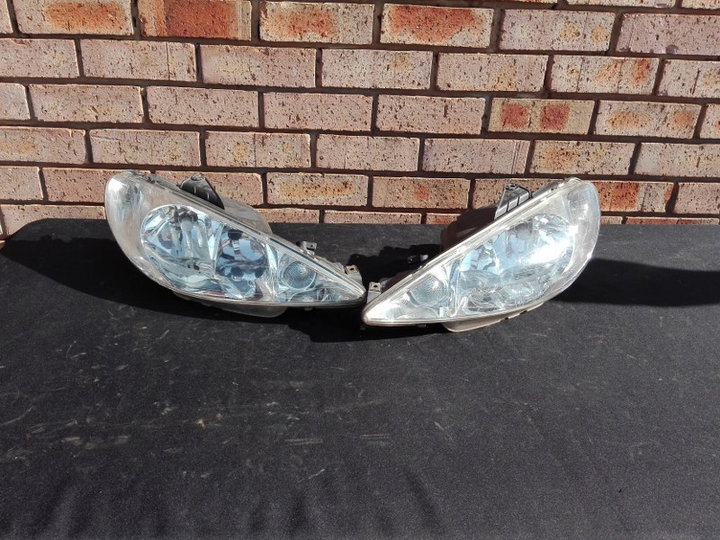 Peugeot 206 Headlight Facelift - Private Seller Peugeot 206 Headlight Facelift - Private Seller