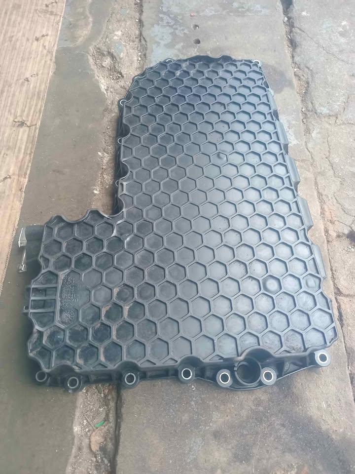 2018 - 2023 AUDI A4 A5 A6 Q5 2.0L AWD AUTOMATIC TRANSMISSION OIL PAN OEM - Private Seller 2018 - 2023 AUDI A4 A5 A6 Q5 2.0L AWD AUTOMATIC TRANSMISSION OIL PAN OEM - Private Seller